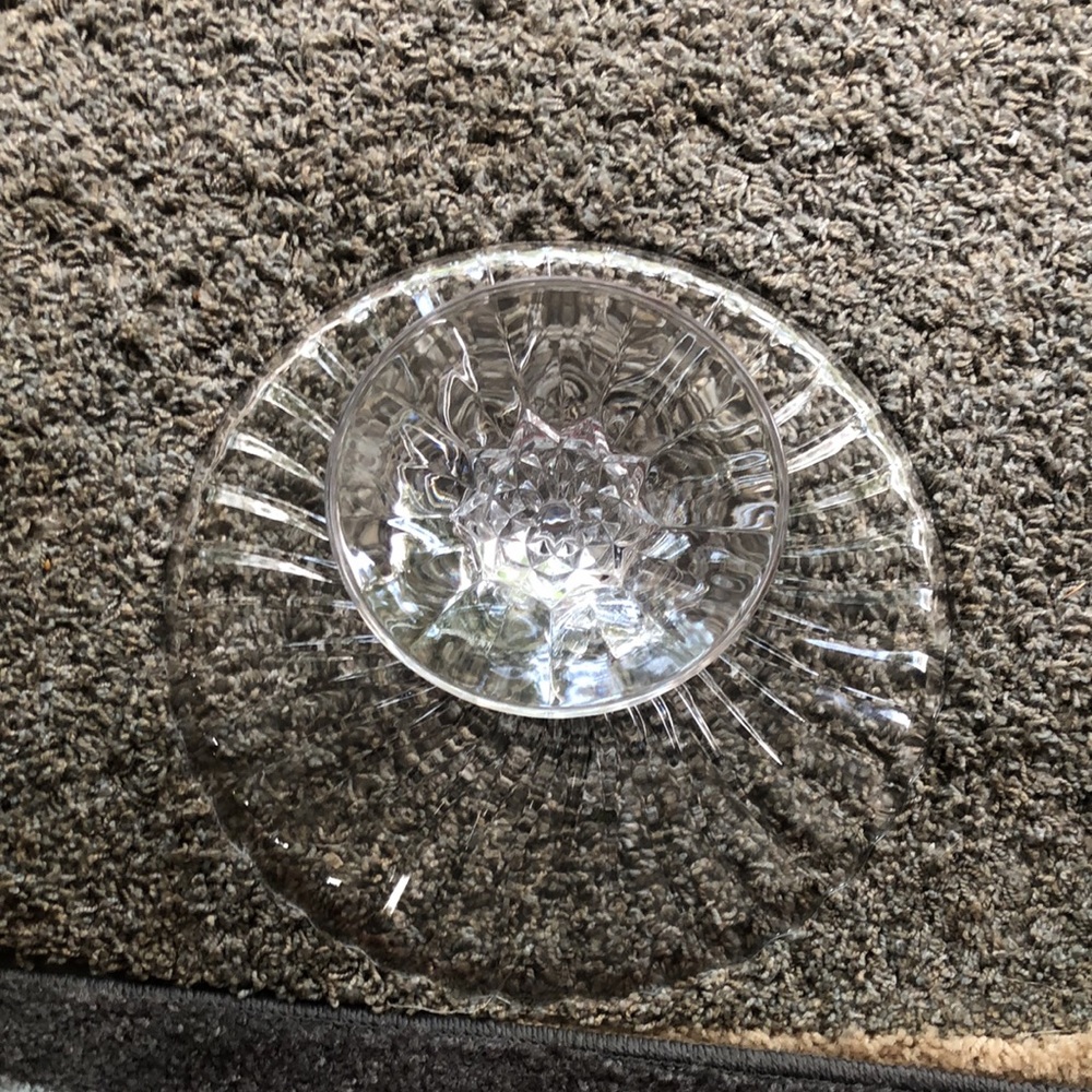 Glass pedestal cake server. - Picture 3 of 4